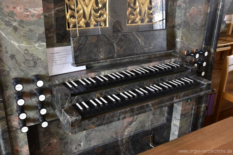 Herznach – St. Nikolaus Orgel Spieltisch